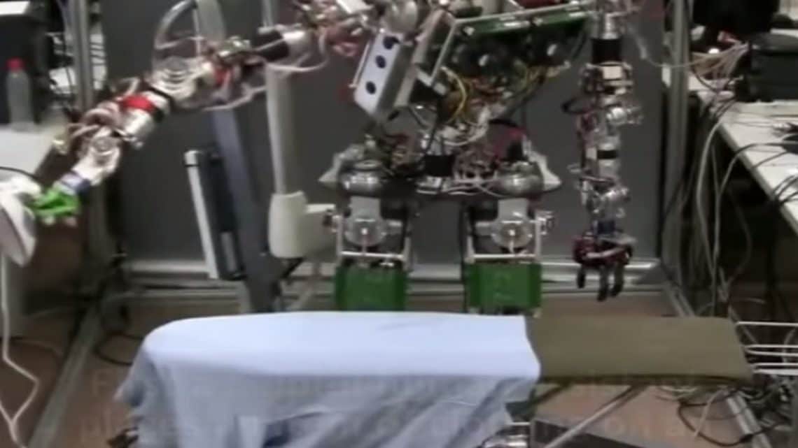 TEO Ironing robot